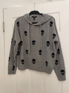 Aqua cashmere Skull Print Hooded Sweater - Gray with Black Skulls